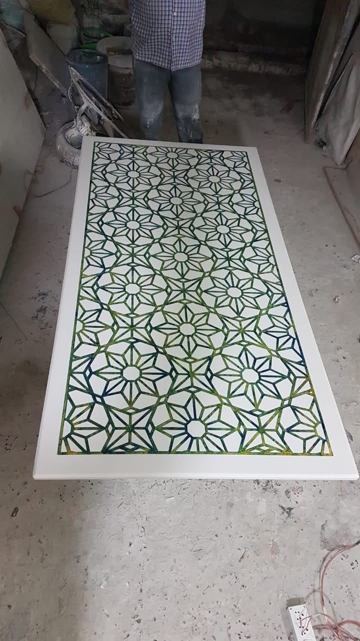 Stone Plus India Black and White Resin Center Tabletop