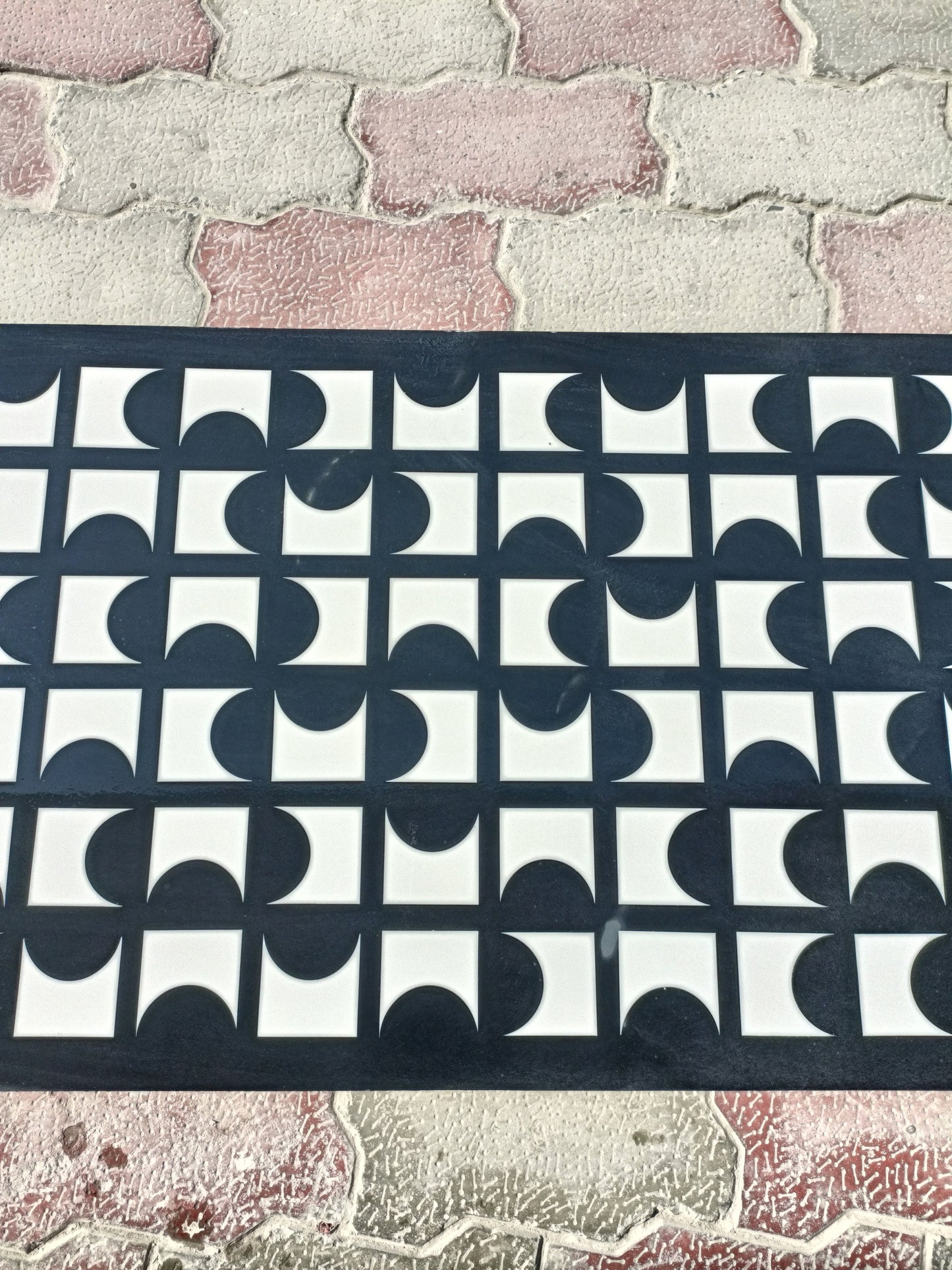 Stone Plus India Black and White Resin Tabletop 1