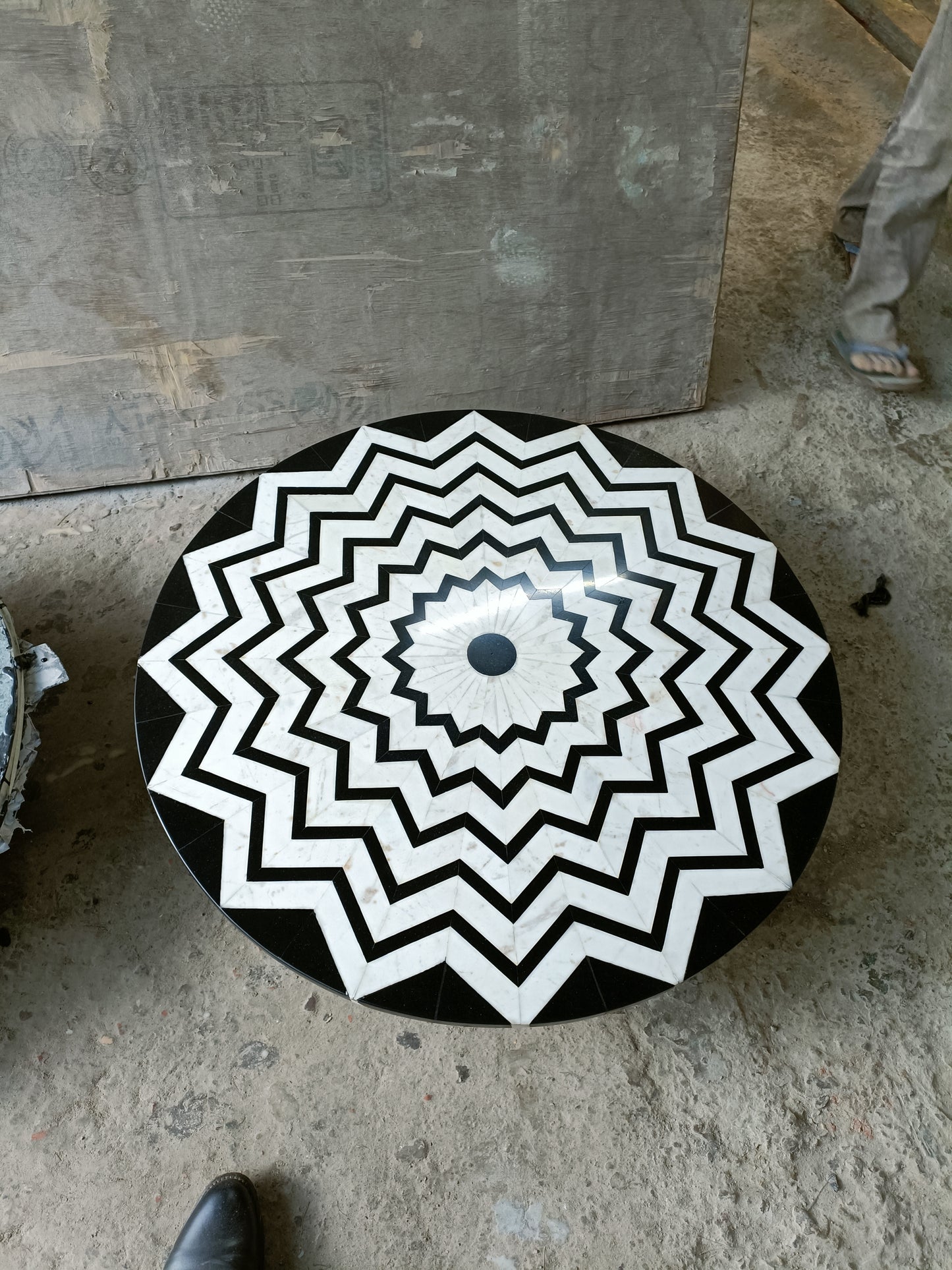 Stone Plus India Black and White Marble Floor Medallion Overlay