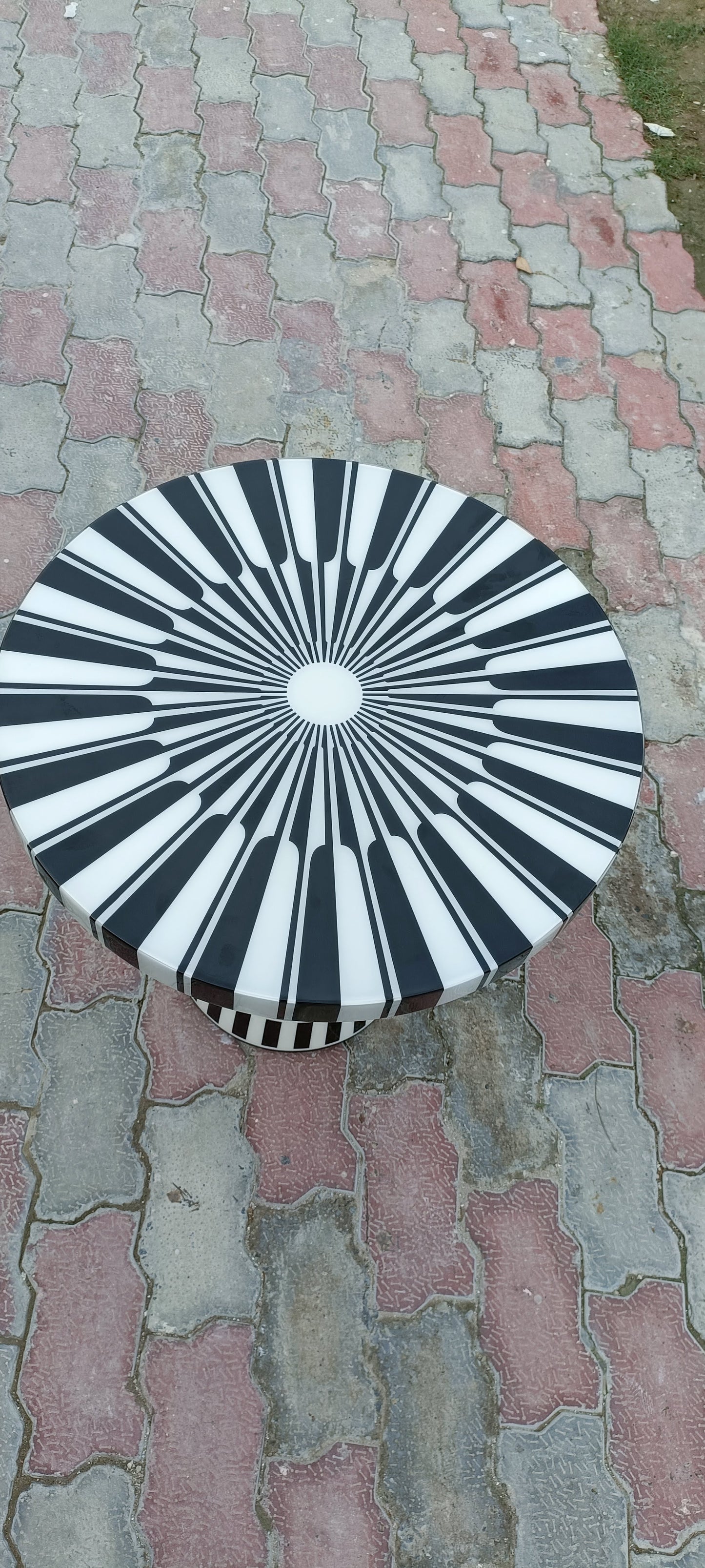 Stone Plus India White and Black Bone and Resin Table 1