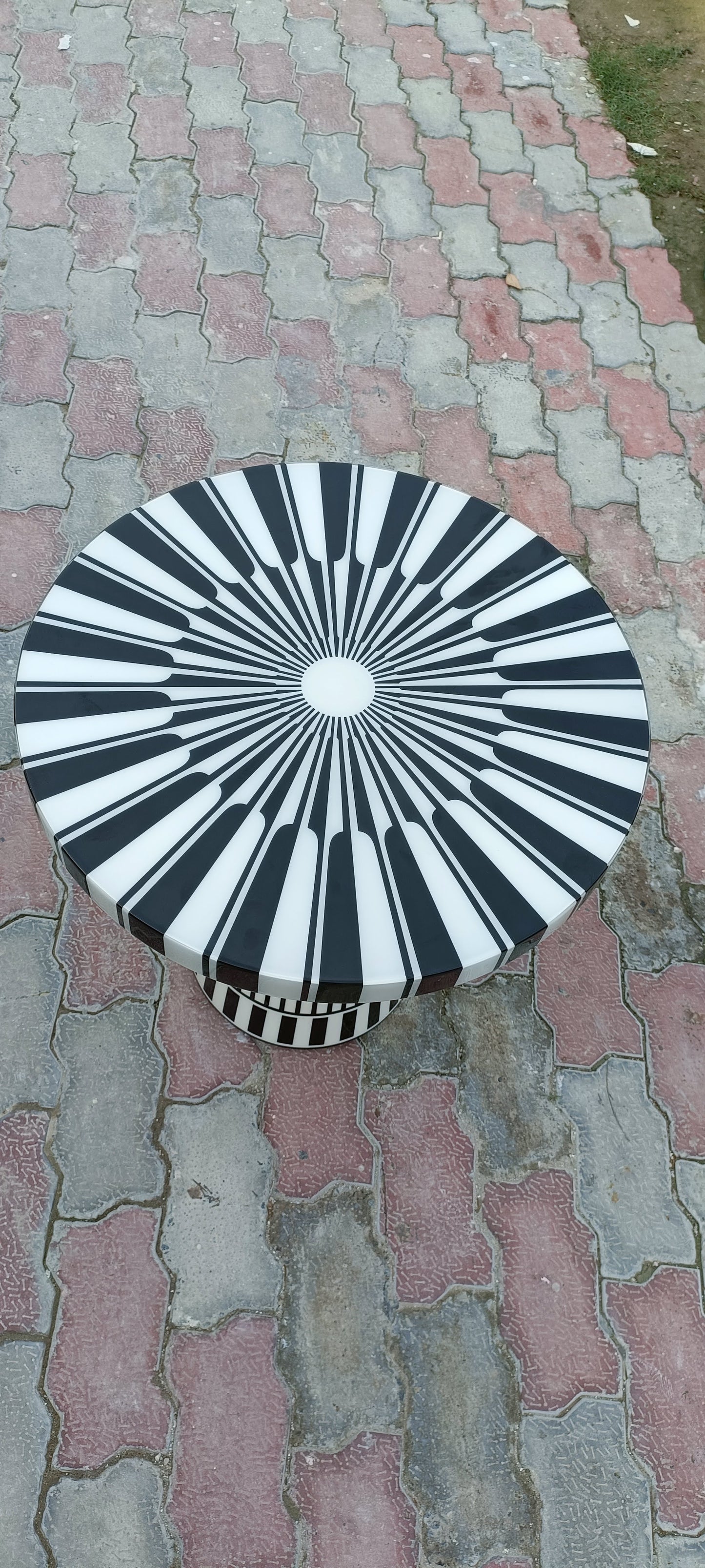 Stone Plus India White and Black Bone and Resin Table 1