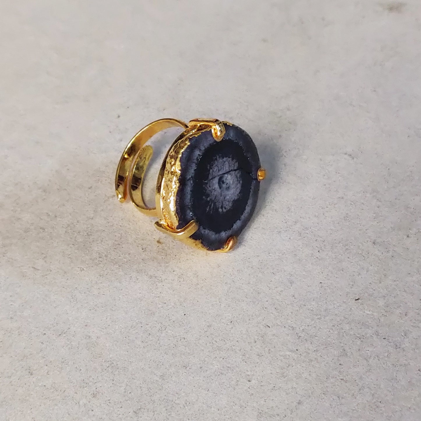 Opulent Homes Agate Ring For Women Black