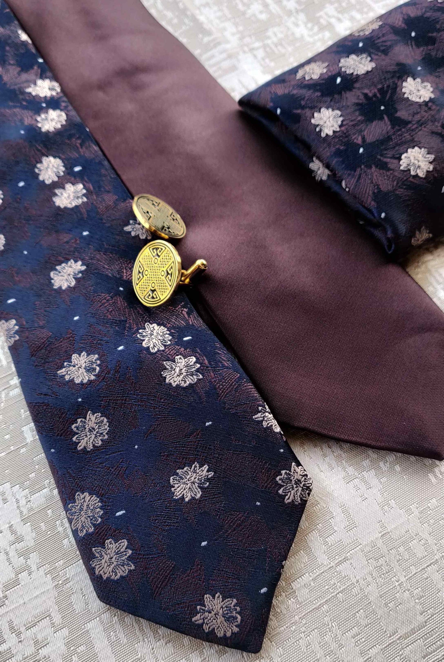 Alagan Opulent Homes Party ready box (brown)